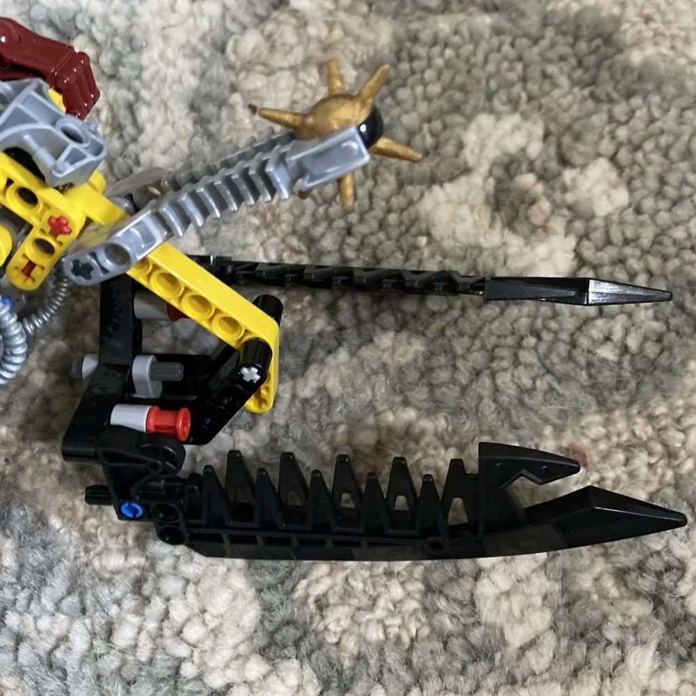 Lego Bionicle 8992 Cendox V1 2009 Glatorian Vehicle, 100% Comp W/ Thornax Fruit!